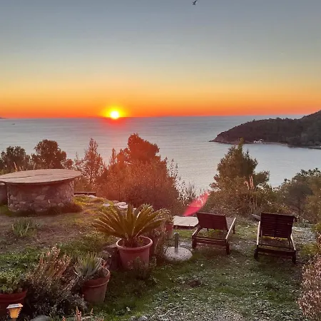 La Collina Sul Mare Bed and Breakfast 3*
