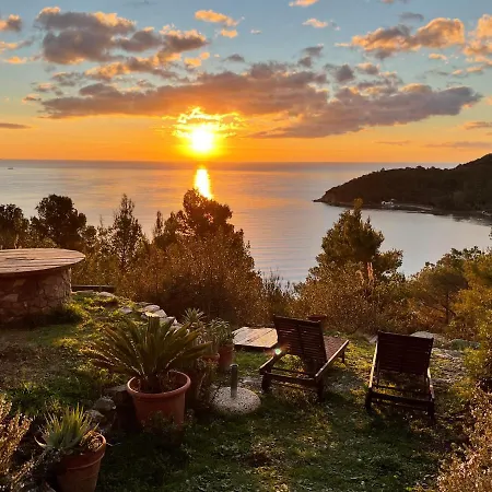 La Collina Sul Mare Bed and Breakfast 3*